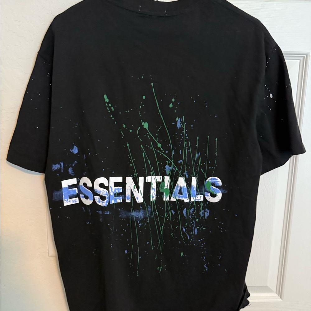 Essentials Black T-shirt grafitti